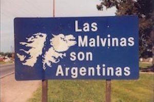 Falklands are Argentinian ; les malouines sont argentines ; las mavinas son argentinas
